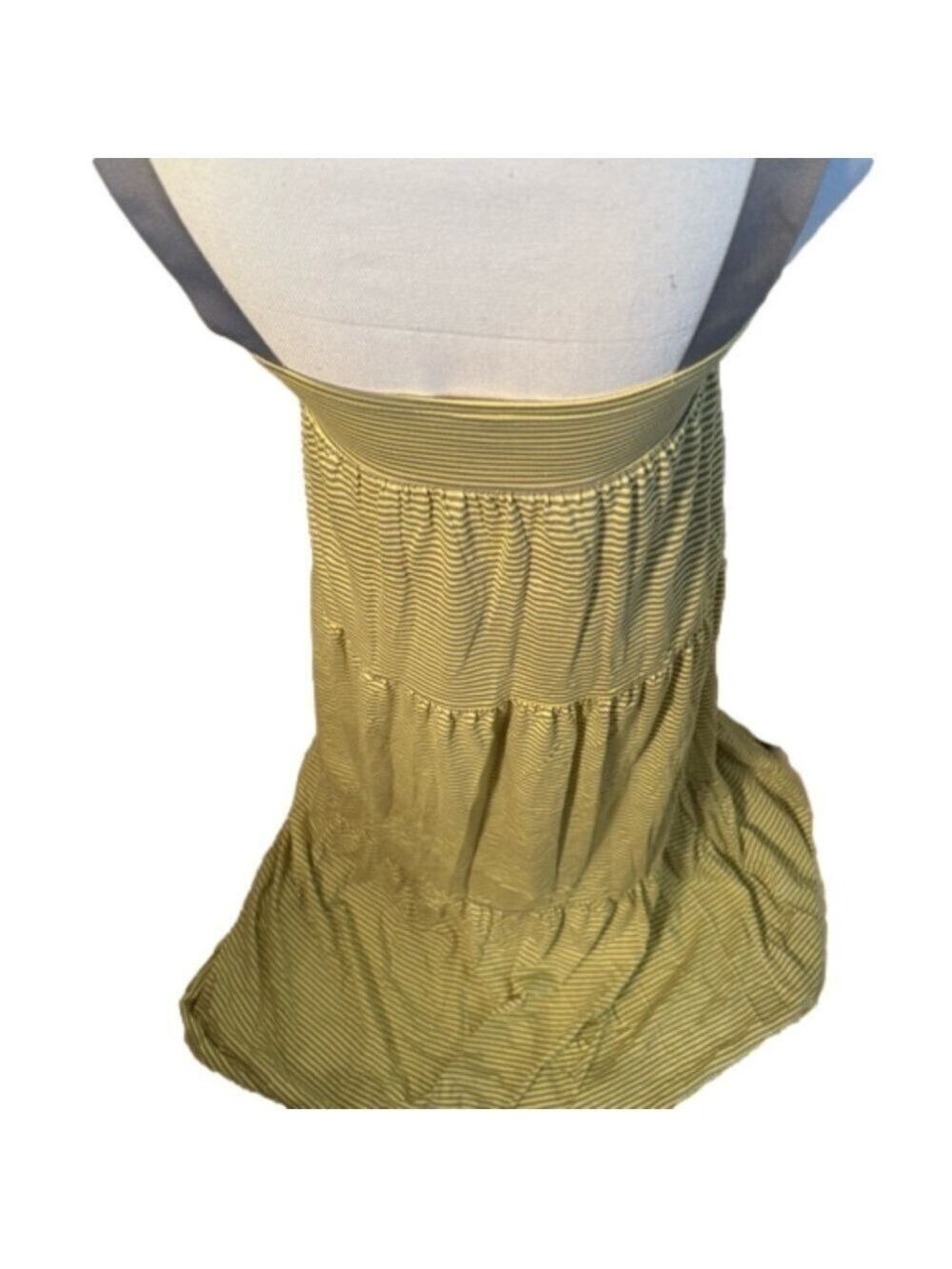Old Navy Maxi Dress.
Size Small
NEW
Olive Green/ Yellow Striped - Picture 8 of 13
